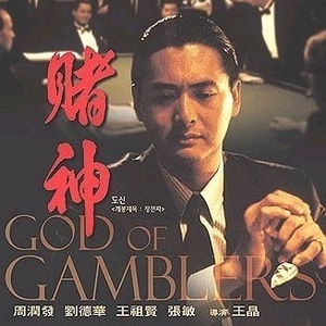 美女露出内裤来让男人摸
