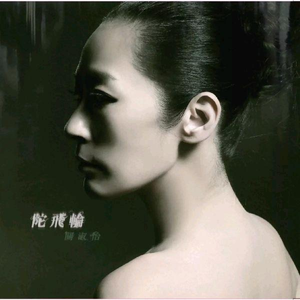 美女露出内裤来让男人摸
